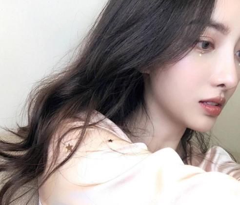 唇部|嘴唇会越变越丑的几个坏习惯,拉低颜值还显嘴大,说的是你吗
