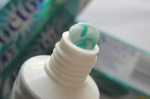 牙膏加“2物”，效果所向披靡，老婆都忍不住点赞，认为你特厉害