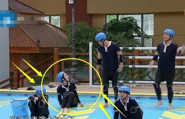 孟美岐“生理期”還下水錄跑男當(dāng)注意她坐下的姿勢(shì)，女生看了都懂