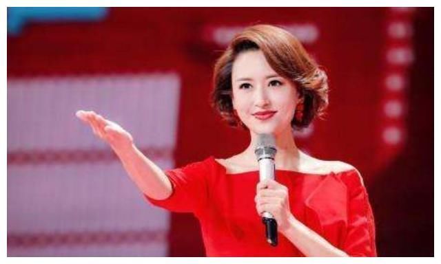她是央視主持人，丈夫比她大20歲，站一起像父女