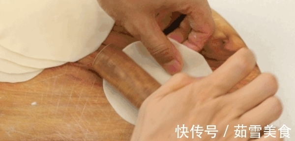 小笼包|跟我学做包子,无需和面擀皮,半小时搞定,外焦里嫩,比小笼包好