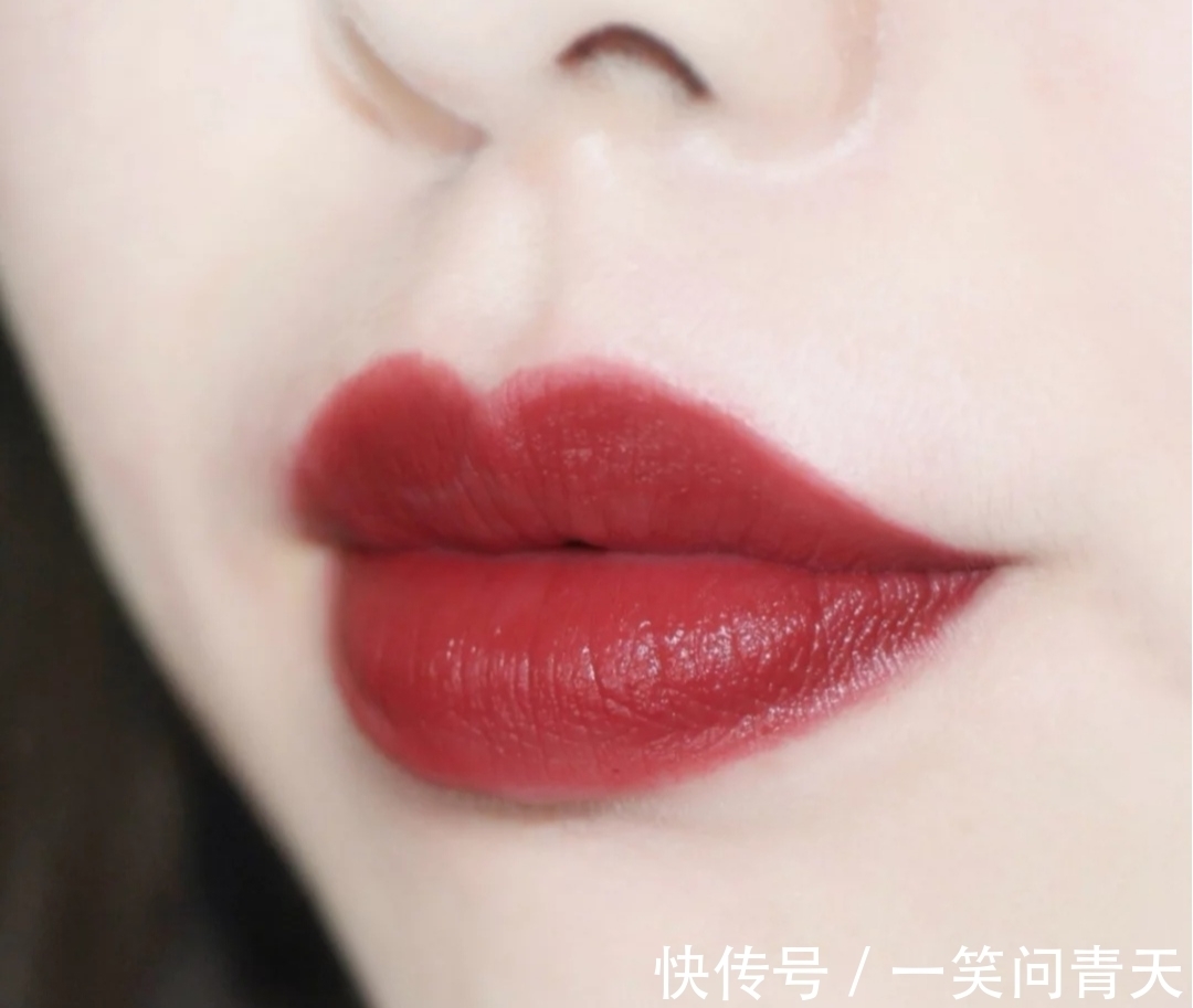 小仙女们 YSL又双叒出新口红，小银条这颜值我爱了，关键是颜色也很好看呀