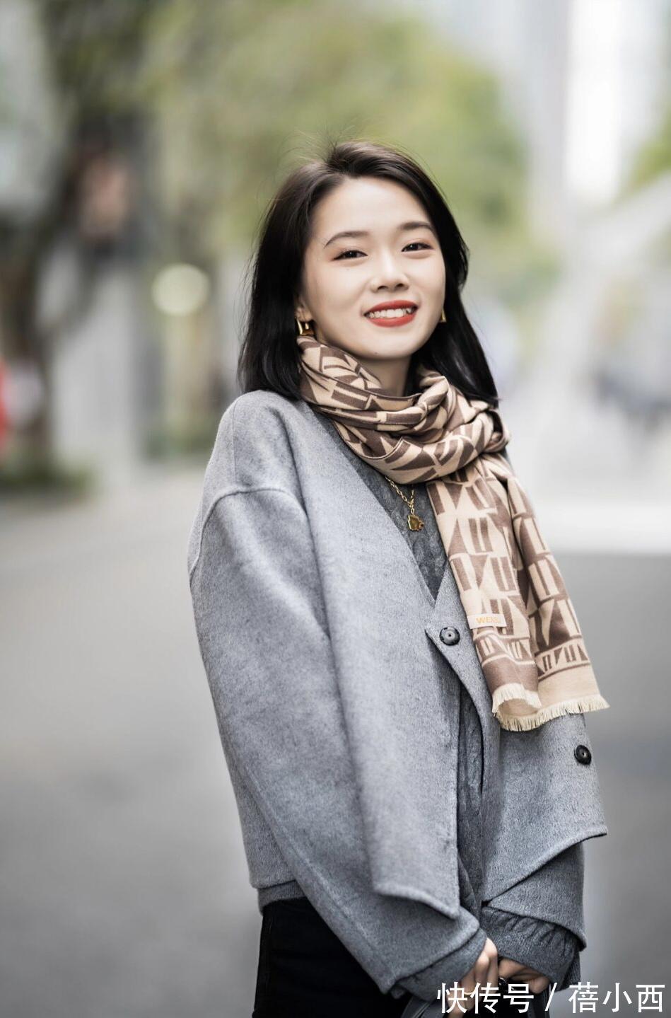 深灰色|女人过了40岁,一定要试试“短毛呢外套”穿搭,显瘦显高还显气质