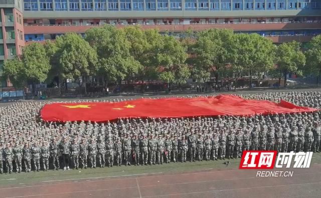 湖南现代物流职业技术学院|湖南物流职院新生军训 昂扬姿态迎国庆