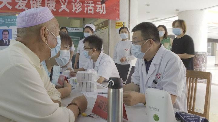 男性|关爱中老年男性健康 益都中心医院举办公益义诊