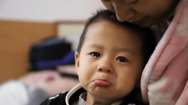 孩子发脾气爱摔东西，讲道理没效果？建议父母试试这3个办法