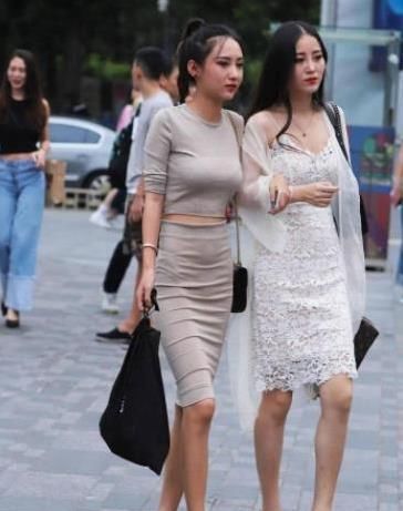 成熟文雅美女小姐姐,穿搭出清新雅致田园风,休闲又漂亮!