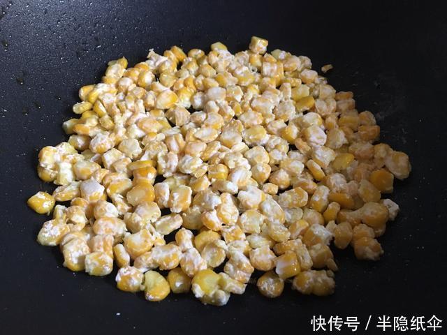 童年味道之老式甜脆玉米粒饼,吃到嘴里是美味,记在心里是回忆