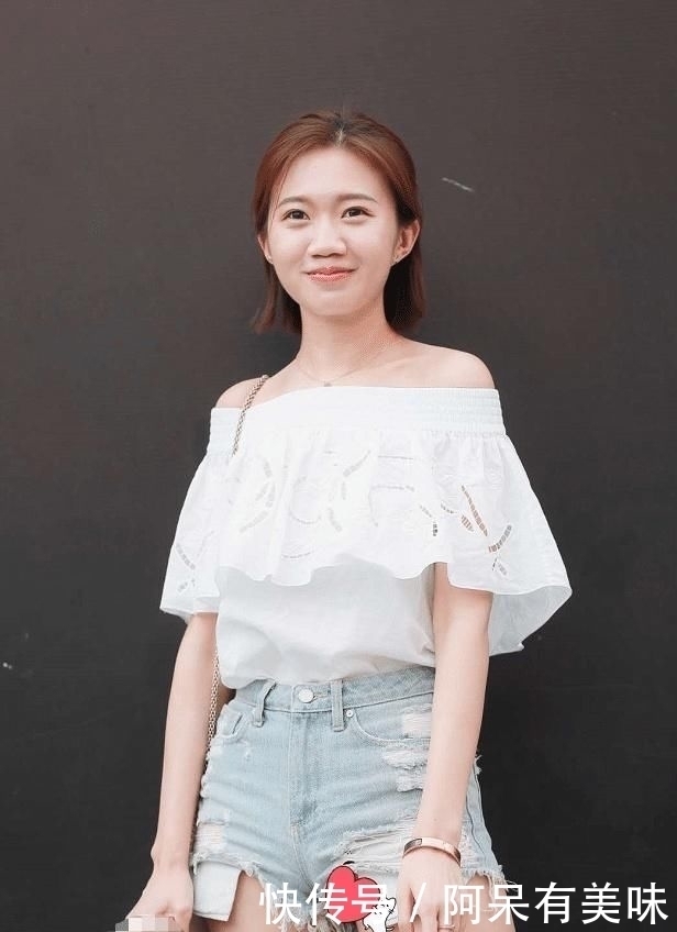 街拍裙子穿着显青春活力,让你一秒回到18岁美