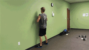 面壁|深蹲够不够标准？你还差一个实用小技巧！