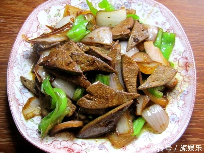 洋葱炒猪肝时,记得多加一个步骤,猪肝嫩滑爽口更好吃