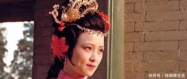 不要再猜秦可卿的身份了,曹雪芹早就明说了,她本不是人!