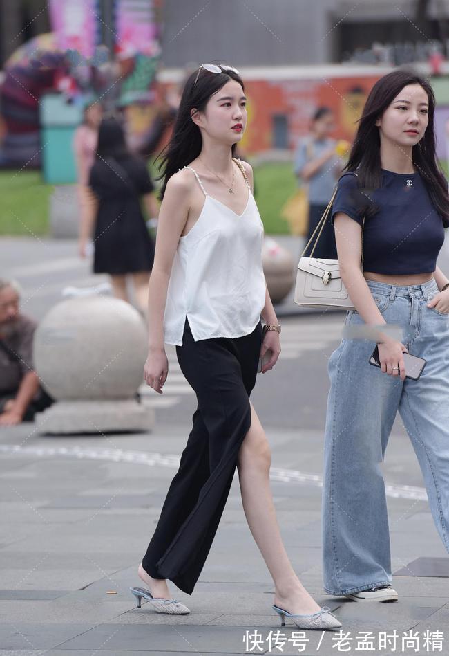 小吊带|高开叉喇叭裤搭配清爽小吊带,清爽性感,设计大胆