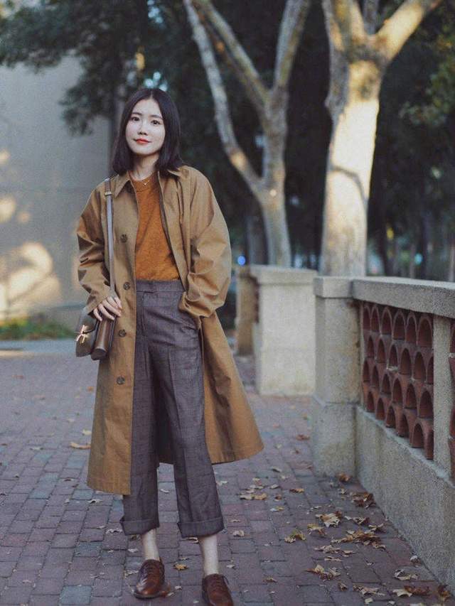 小姐姐|入秋外套不知如何选,一件风衣就够了,大气又时尚,还能提升气质