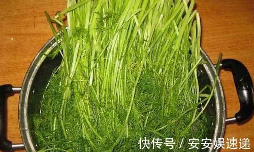 女人|月经量少的女人，不妨每天吃点它，能帮你滋养卵巢，调理月经！