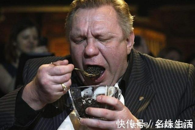 一勺2万元的鱼子酱有多稀罕？看看整个制作流程，网友：真土豪