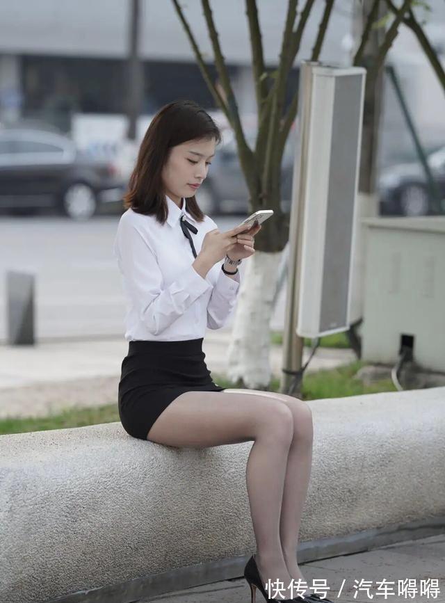 风格 不显老也不扮嫩，“A字裙”稳重优雅又显高，适合35+普通女性穿着