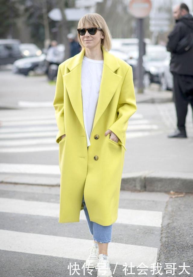 怪不得彩色大衣这么火，活泼时尚还吸睛，满大街都是在衬托它