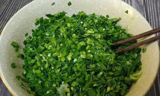 韭菜|包韭菜馅饺子,这“3样”不要放!不然饺子腥味重出水多还不嫩