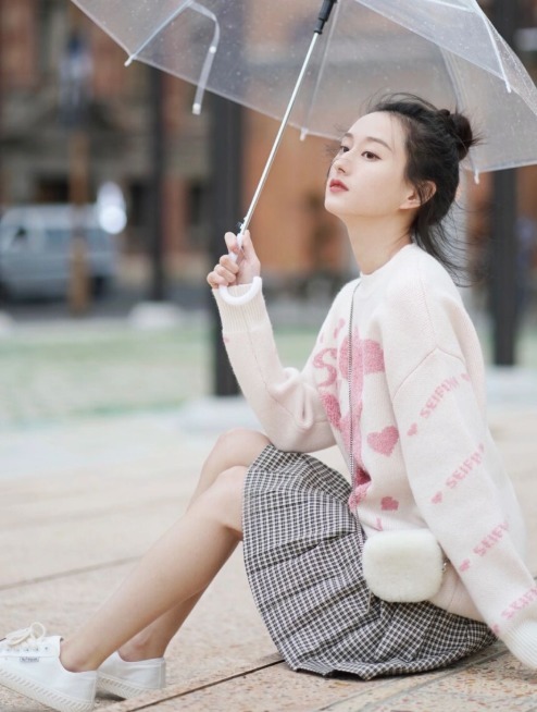 裙装|秋冬穿毛衣,尽量搭配半身裙,优雅时髦显气质,时髦百搭不出错