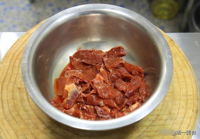 麻辣|厨师长分享香辣猪心正确做法，脆嫩滑口无腥味，麻辣鲜香又下饭