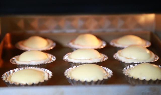 1袋牛奶,2个鸡蛋,9张饺子皮,简单一做,个个香甜酥脆有嚼劲