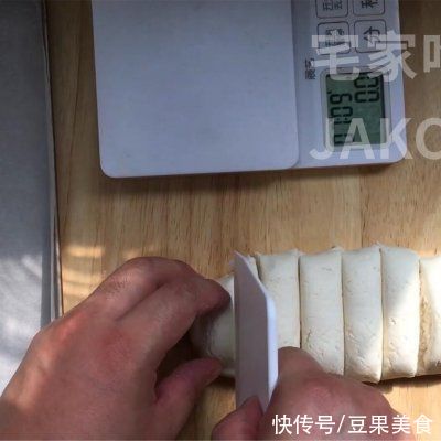 苹果糯米饼，制作简单，外层香脆，内里软糯甜蜜，超级好吃