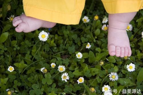 发育|宝宝大脑几岁会发育完全？三岁前出现这些标志，恭喜你，娃很聪明