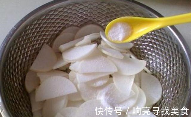 原来饭店的腌萝卜这么好吃是有秘诀的，学会这招，萝卜脆爽又入味！