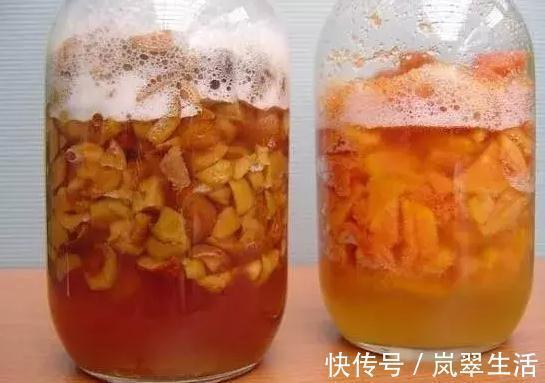 花盆土壤“黏成块”，3种“酸水”浇下去，3天变疏松，爆盆快