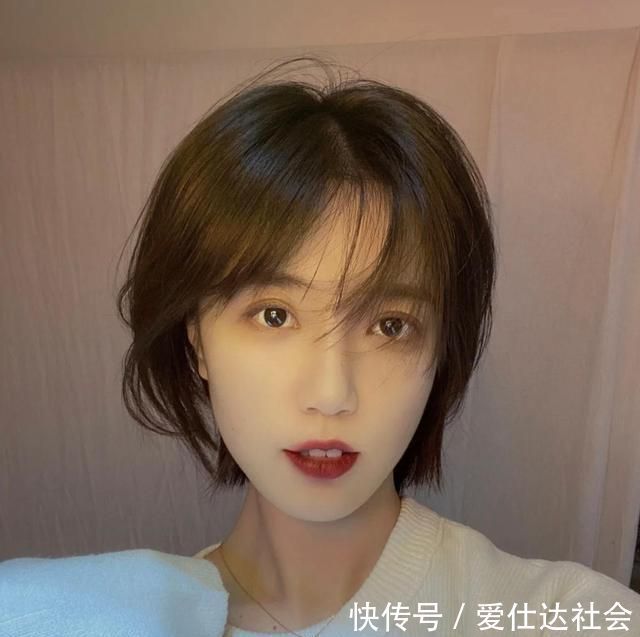 脖子|有这4个特点的女生,短发颜值更高!别再一味的选择长发,土挫圆