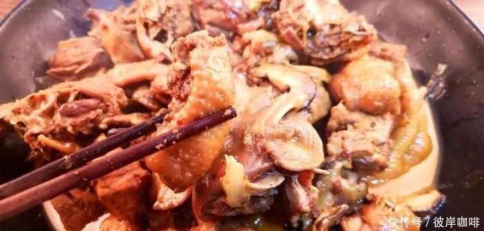 下锅|炖鸡时,最忌直接下锅炖,教你一招,鸡肉鲜嫩又入味,营养不流失