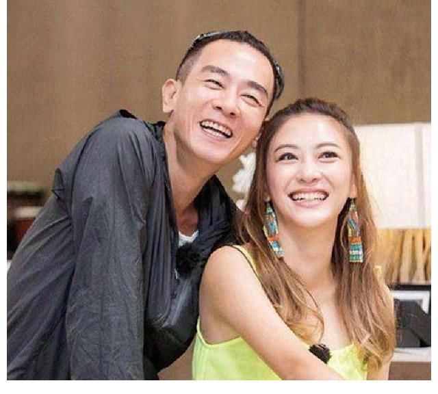 应采儿看陈小春表演，陈小春激动到说话需要翻译，网友：被虐到了