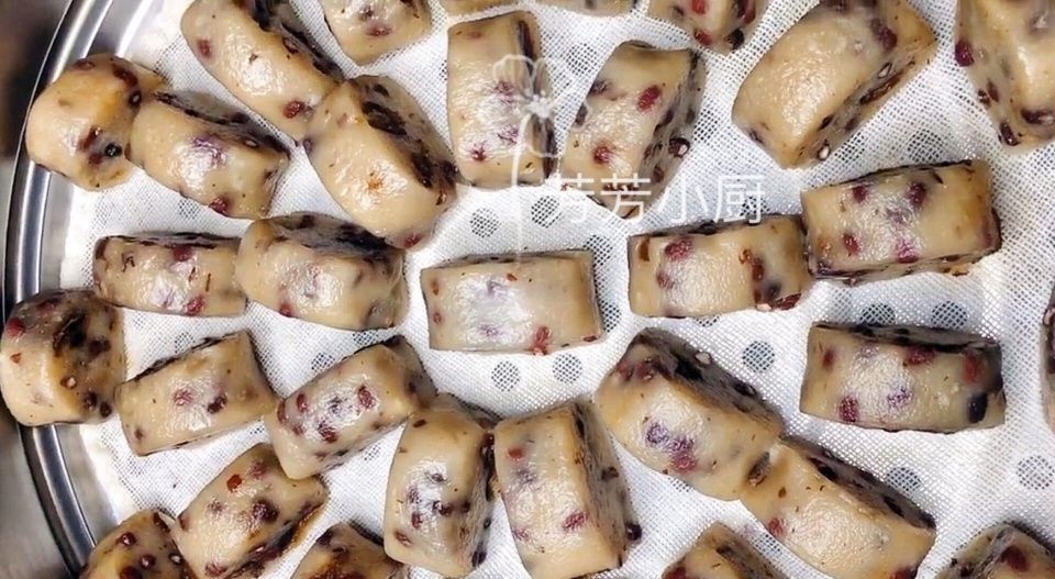 棉絮状|一碗糯米粉,教你做红豆糯米糕,亲戚来的时候,女人多吃补气补血