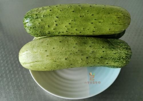黄瓜|夏天，黄瓜5毛1斤，买10斤冷冻保存，冬天炒肉特香，比吃大棚菜强