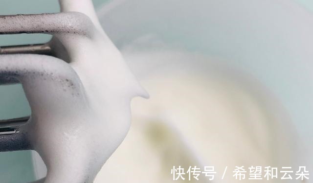鸡蛋黄|香浓可口的黑芝麻饼干，制作简单，美味又健康！
