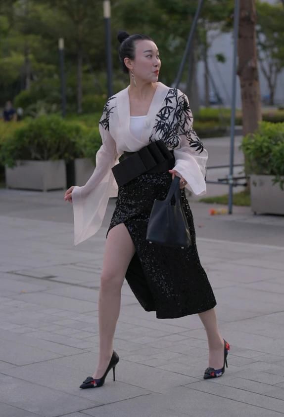 女神|气质靓丽的姐姐一身白色打扮完美演绎女神