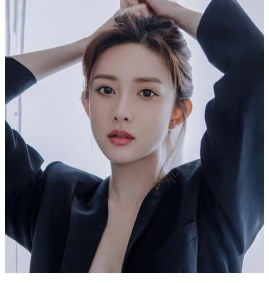 吴谨言|拍戏靠抠图，“塑料演员”的下限有多低？