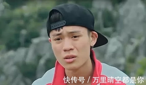 变形计：天天打架的城市少年，来农村要带上书？网友：坏得很