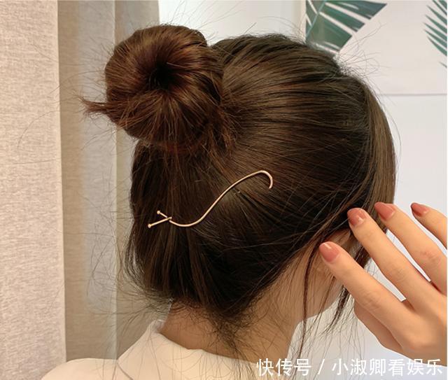 up|漂亮的发夹并不是简单的装饰品,对的发夹还能让自身的气质up