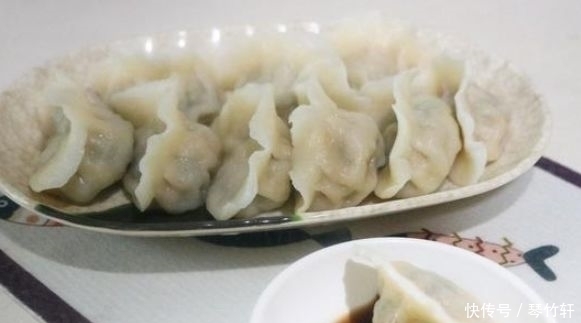 韭菜|这种蔬菜含钙量很高，用它包饺子比韭菜好吃10倍，一口一个真过瘾