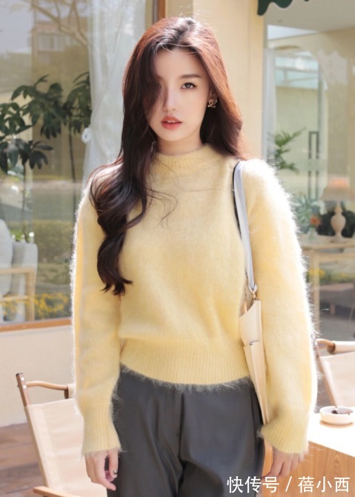 卷发 早春建议多穿“毛衣”,搭配阔腿裤的技巧+思路在这里,显瘦显高