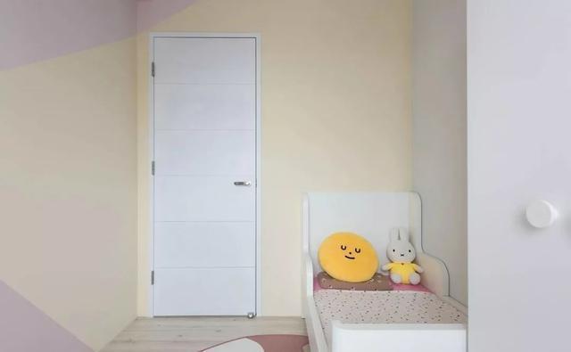 洞洞|112平北欧三室,入户的整体柜,立体地砖,洞洞墙,很有创意!