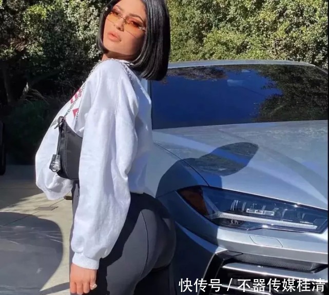 b背上这些腋下包，你就是行走的“酷GIRL”