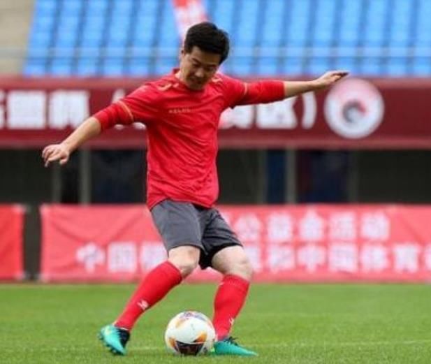 主帅|中国足球迎一大喜：陈婉婷力压肇俊哲或成女足主帅，球迷立了大功