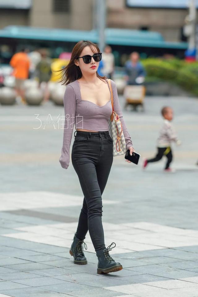 小姐姐|街拍牛仔裤的花式搭配,有活力也很显身姿