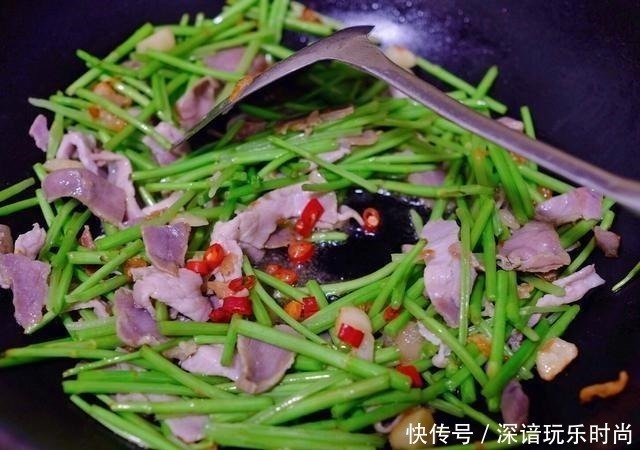 藜蒿炒腊肉|此菜不吃叶只吃梗，南方常见，就是有点贵，此时吃正当季
