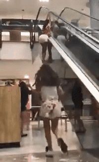 |搞笑GIF趣图姑娘,该放手时需放手,不然会摔得很痛!