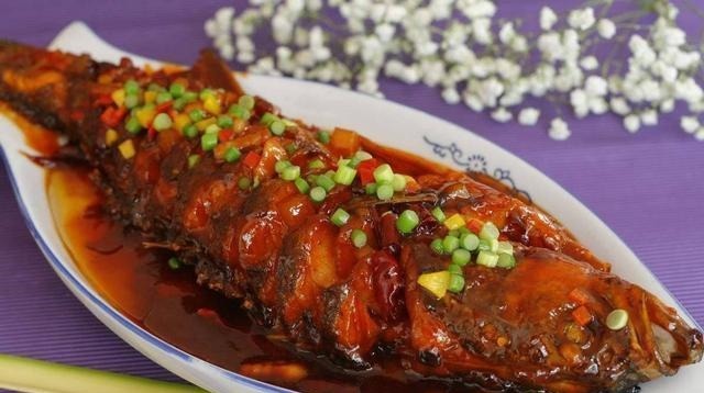 吃鱼时第一筷子夹哪里，就能看出他的性格，自私的人都会夹这块