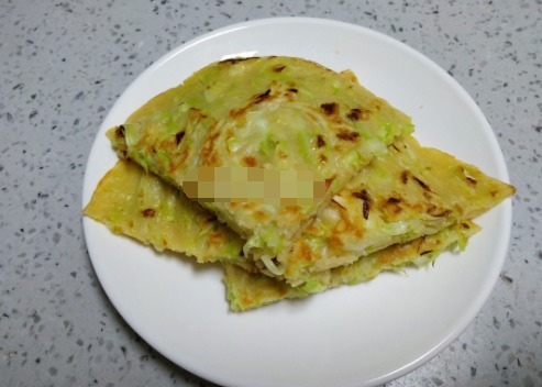 这菜别再炒着吃，用它来煎饼，可比韭菜好吃多了，吃过就忘不了